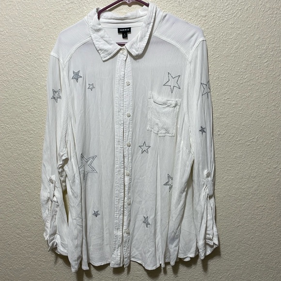 Torrid Women's White Lightweight Blouse. Good Condition. Size 4. - Picture 1 of 8